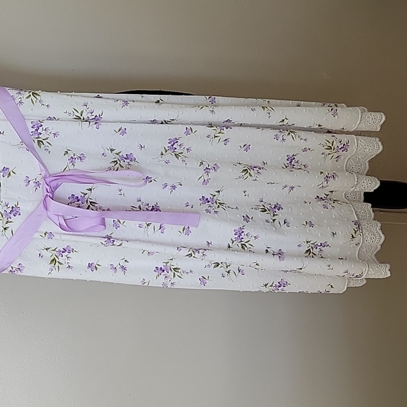 Dainty Floral Dress - Picture 2 of 7